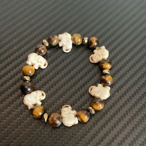 It’s a tigers eye bracelet. This is great for protection, wealth and strength.